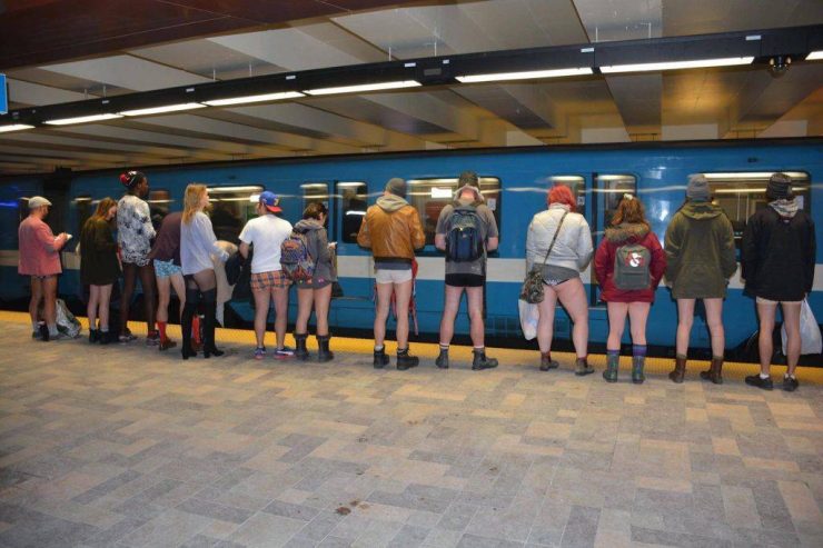 با دیدن این صحنه در متروی مونترال غافلگیر نشوید / Photo Credits: Tom Posen