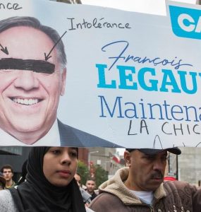 یکشنبه گذشته هزاران کبکی به مرکز شهر مونترال آمدند تا اعتراض خود را به طرح لائیسم یا قانون ۲۱ اعلام کنند / Photo Agence QMI, Joël Lemay