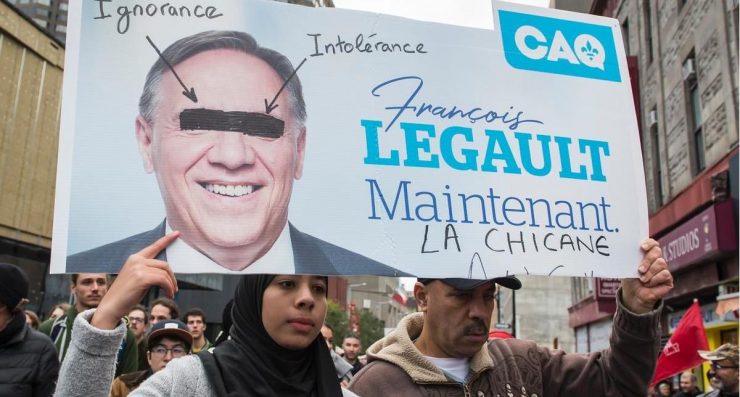 یکشنبه گذشته هزاران کبکی به مرکز شهر مونترال آمدند تا اعتراض خود را به طرح لائیسم یا قانون ۲۱ اعلام کنند / Photo Agence QMI, Joël Lemay
