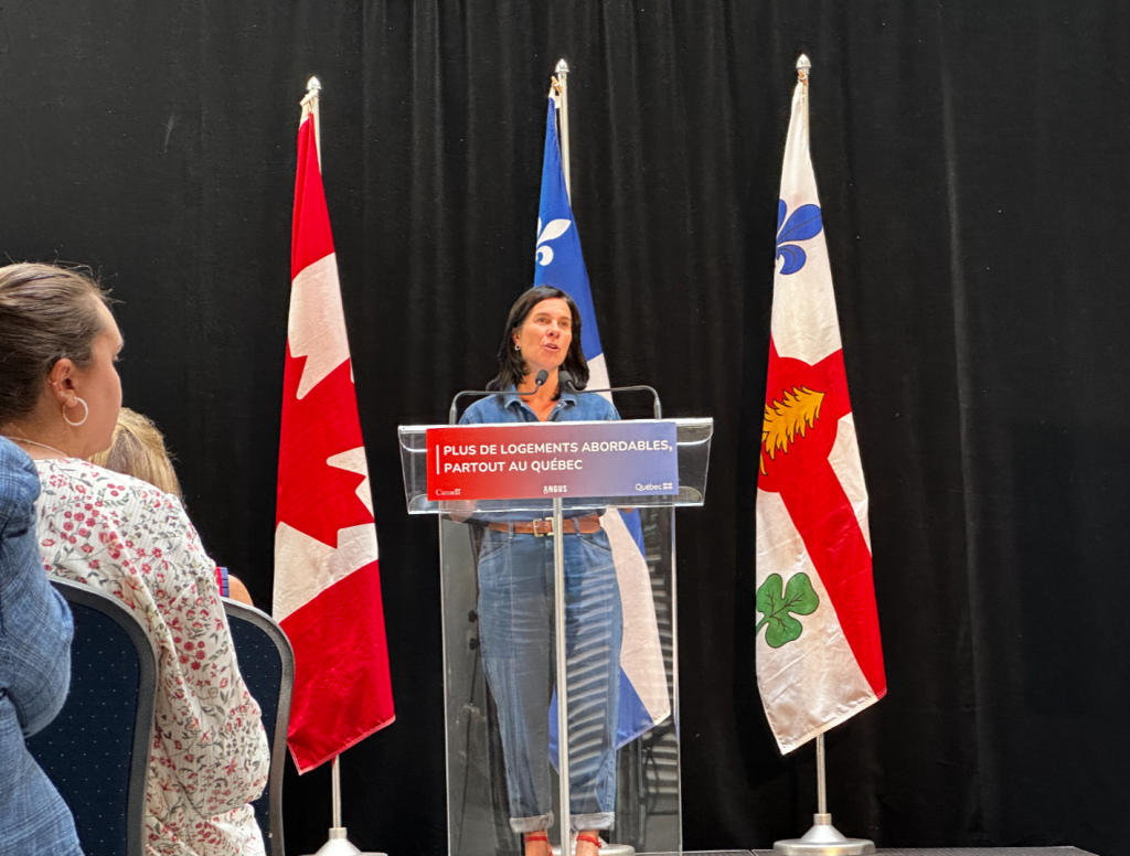  والری پلانت (ehosterihens Deer, CityNews Image)